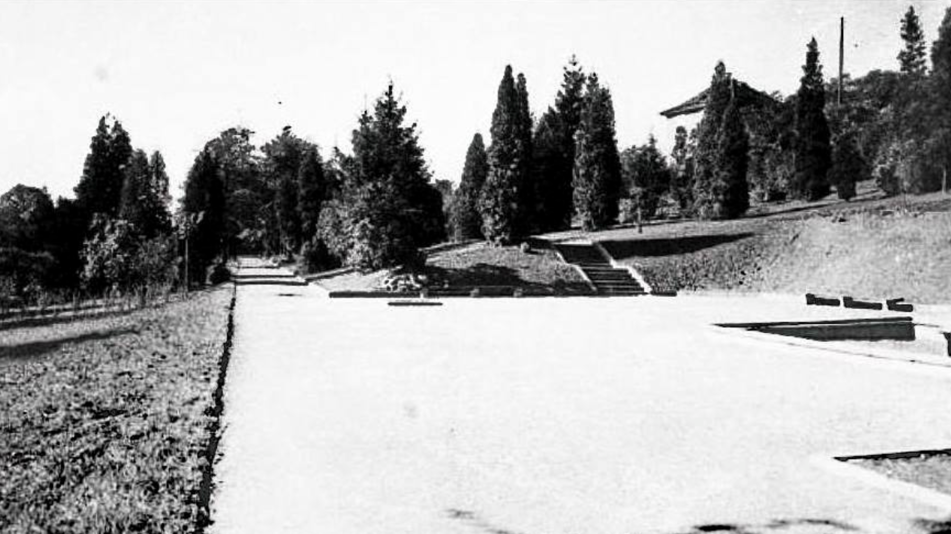 Historische Aufnahme des Weststadtparks in Pforzheim - historischer Park mit Wegen und Bäumen